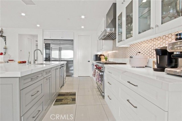 208 Ocean Place, Seal Beach, CA 90740