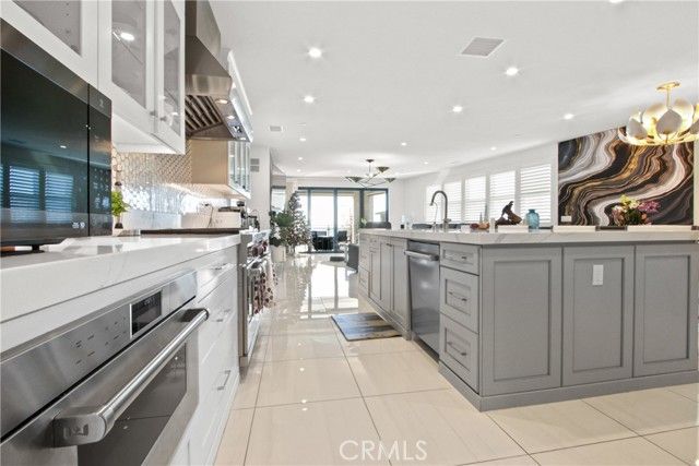 208 Ocean Place, Seal Beach, CA 90740