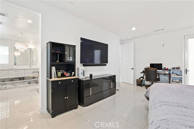 208 Ocean Place, Seal Beach, CA 90740