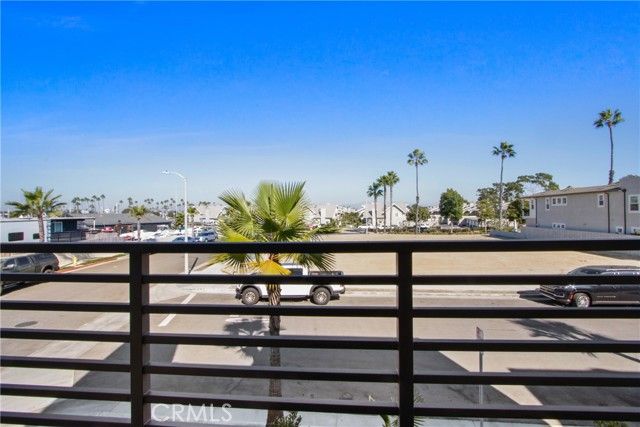 208 Ocean Place, Seal Beach, CA 90740