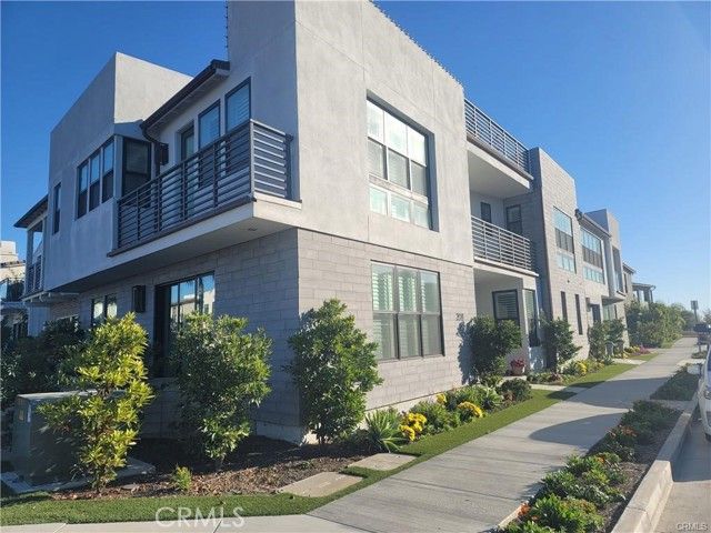 208 Ocean Place, Seal Beach, CA 90740