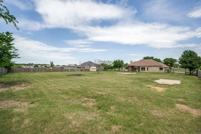 802 Fairmeadow Circle, Krugerville, TX 76227
