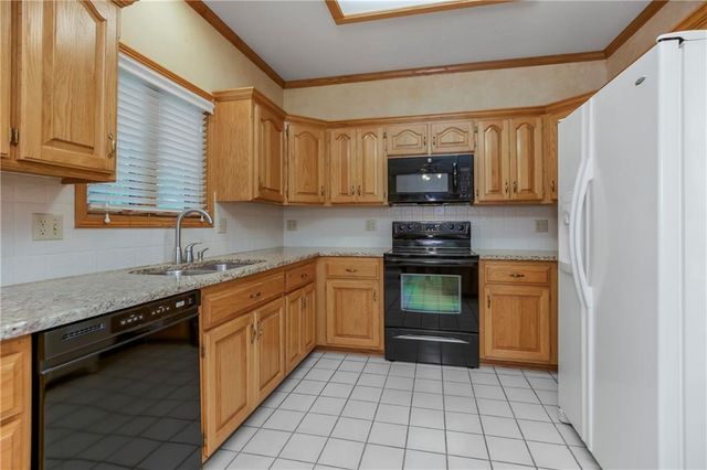 5335 Halsey Street, Shawnee, KS 66216
