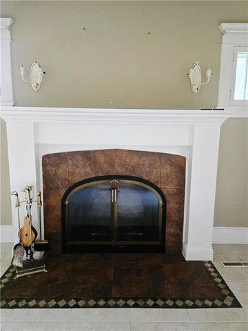 4073 Parkview Drive, Frontenac, KS 66763