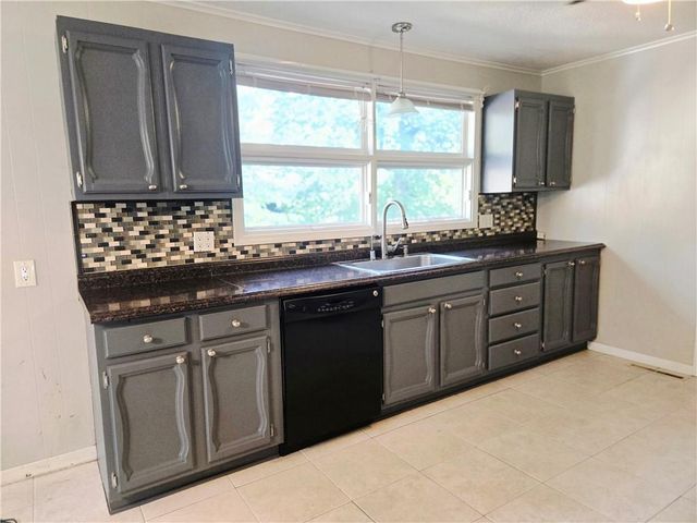 4073 Parkview Drive, Frontenac, KS 66763