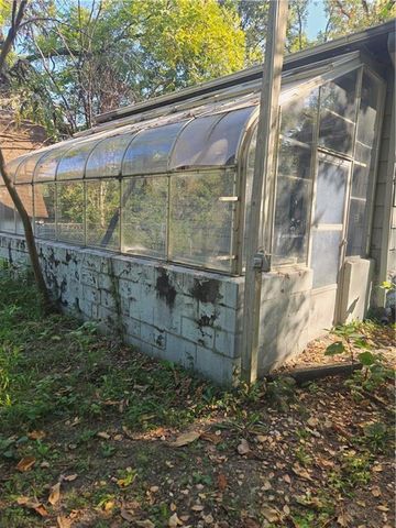 4073 Parkview Drive, Frontenac, KS 66763