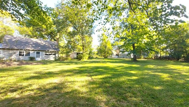 4073 Parkview Drive, Frontenac, KS 66763