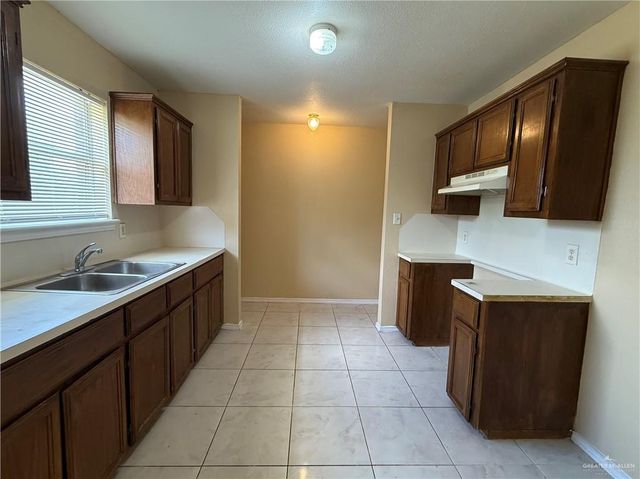 810 W Falcon Avenue, Pharr, TX 78577