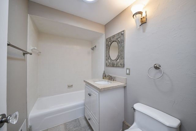 541 Park Row, Glen Ellyn, IL 60137