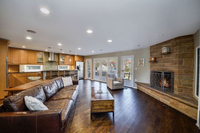 541 Park Row, Glen Ellyn, IL 60137