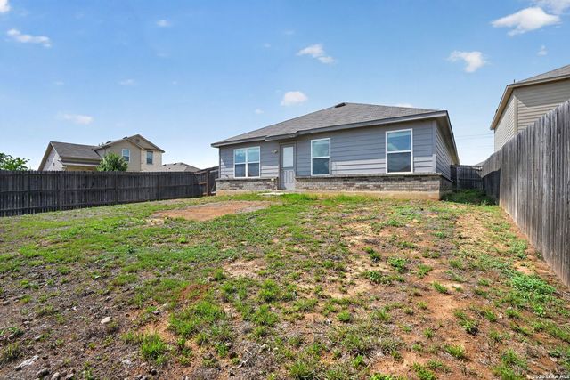 7504 Twin Pine Ct, Converse, TX 78109