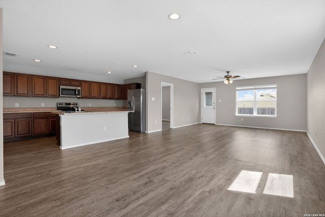 7504 Twin Pine Ct, Converse, TX 78109