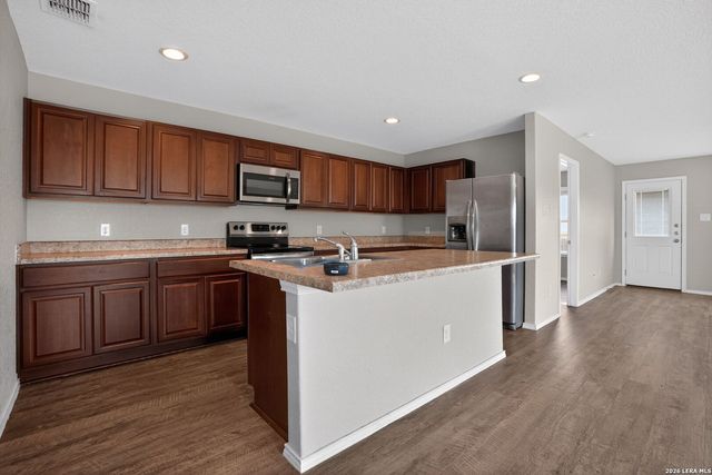 7504 Twin Pine Ct, Converse, TX 78109