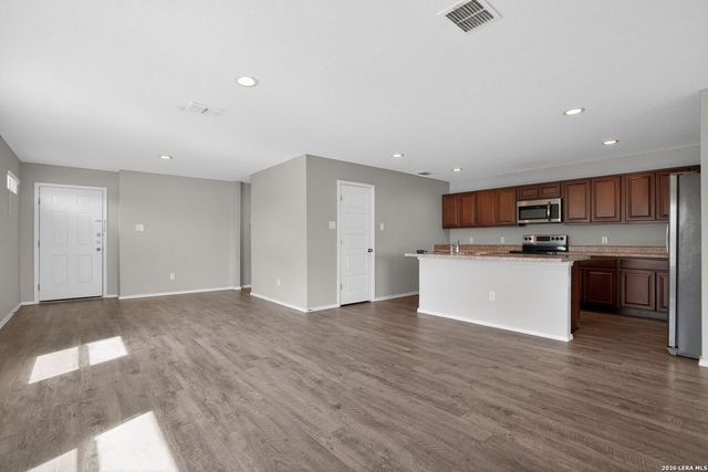 7504 Twin Pine Ct, Converse, TX 78109