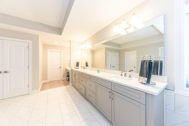 2376 Westbrooke Circle S, Ann Arbor Twp, MI 48105