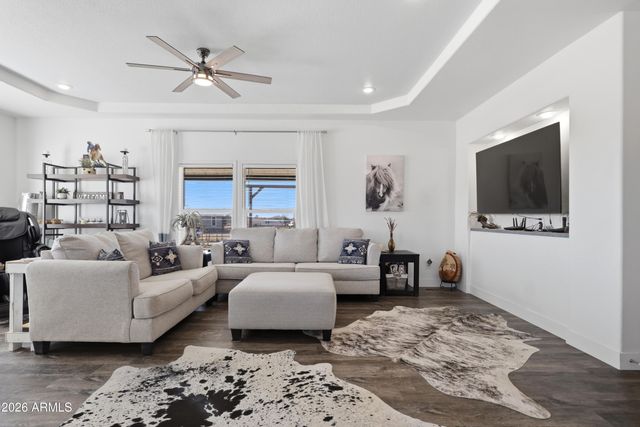 22454 W Steel Horse Road, Congress, AZ 85332