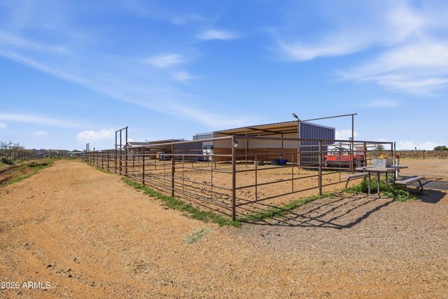 22454 W Steel Horse Road, Congress, AZ 85332