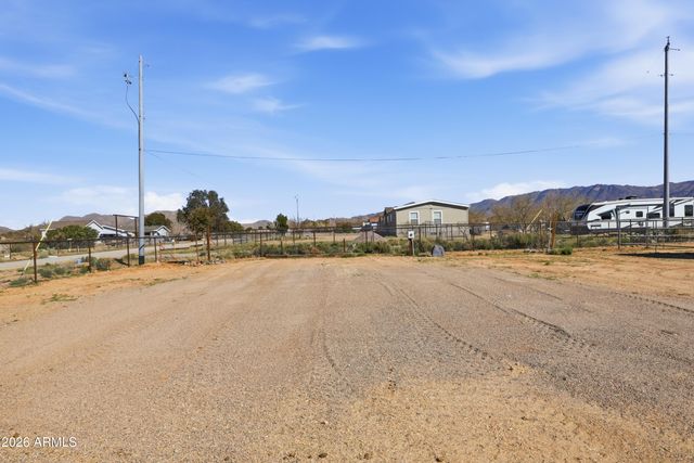 22454 W Steel Horse Road, Congress, AZ 85332