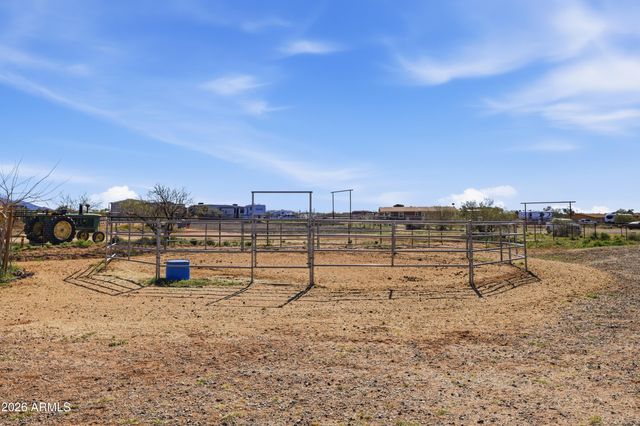 22454 W Steel Horse Road, Congress, AZ 85332