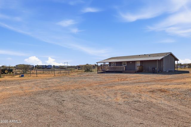 22454 W Steel Horse Road, Congress, AZ 85332