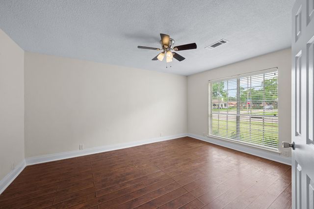 825 James Street, Deer Park, TX 77536