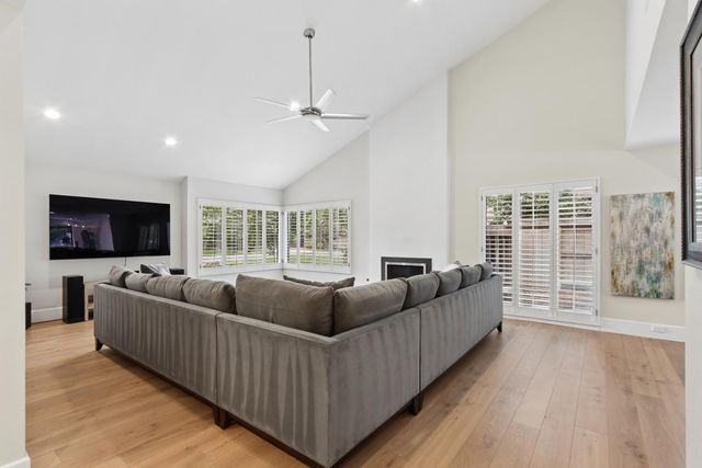 11495 Forty Niner Cir, Gold River, CA 95670