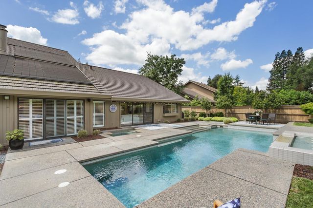 11495 Forty Niner Cir, Gold River, CA 95670