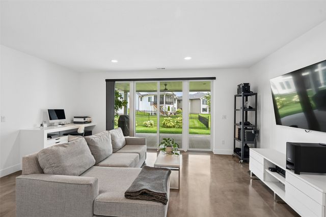 1106 S 100th Street, West Des Moines, IA 50266