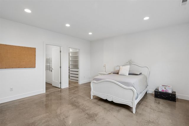 1106 S 100th Street, West Des Moines, IA 50266