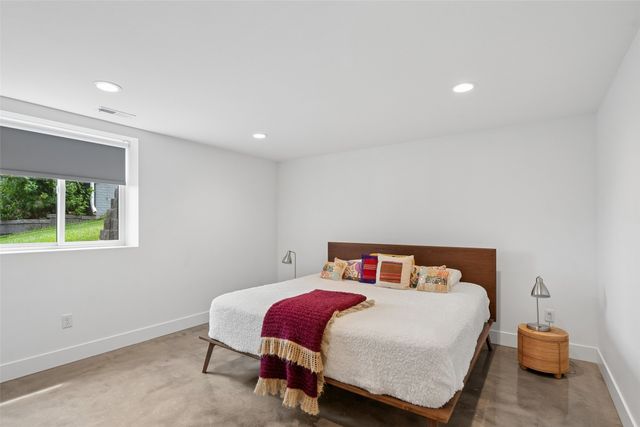 1106 S 100th Street, West Des Moines, IA 50266