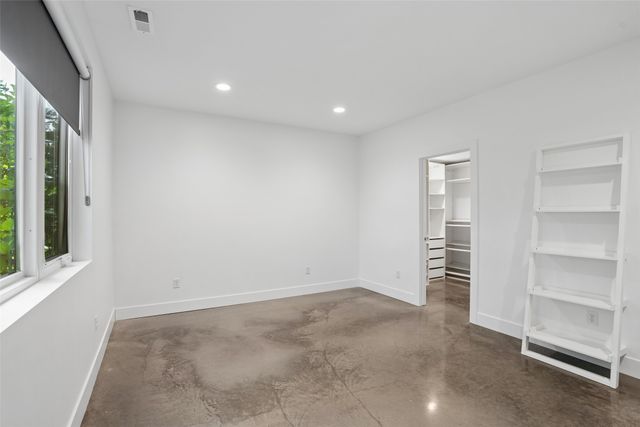 1106 S 100th Street, West Des Moines, IA 50266