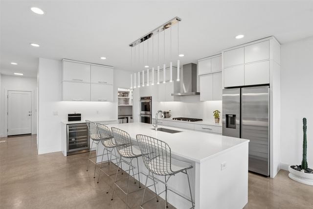 1106 S 100th Street, West Des Moines, IA 50266