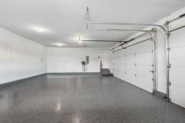 1106 S 100th Street, West Des Moines, IA 50266