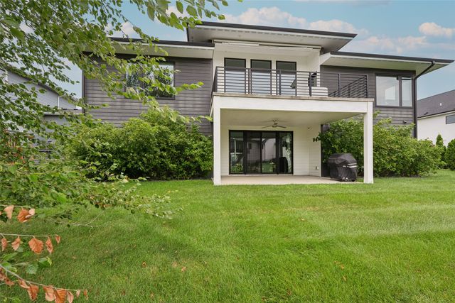 1106 S 100th Street, West Des Moines, IA 50266
