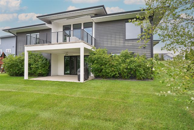 1106 S 100th Street, West Des Moines, IA 50266