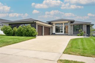 1106 S 100th Street, West Des Moines, IA 50266