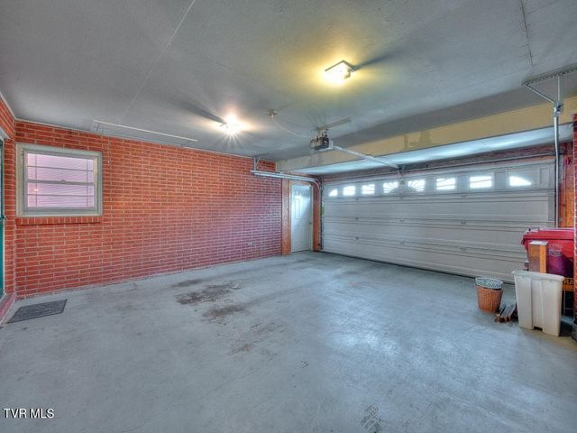 1817 Sundale Road, Johnson City, TN 37604