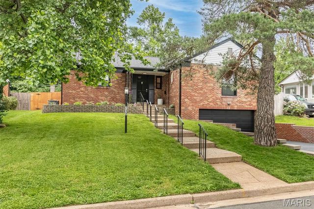 712 Francis Place, Clayton, MO 63105