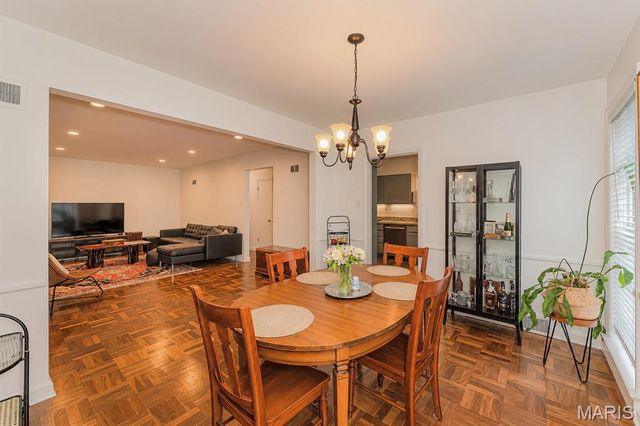 712 Francis Place, Clayton, MO 63105