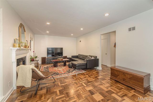 712 Francis Place, Clayton, MO 63105