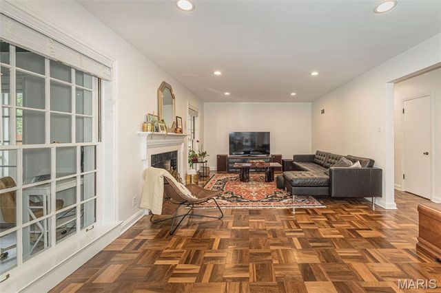 712 Francis Place, Clayton, MO 63105