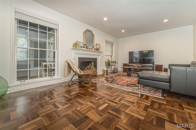 712 Francis Place, Clayton, MO 63105