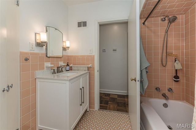712 Francis Place, Clayton, MO 63105