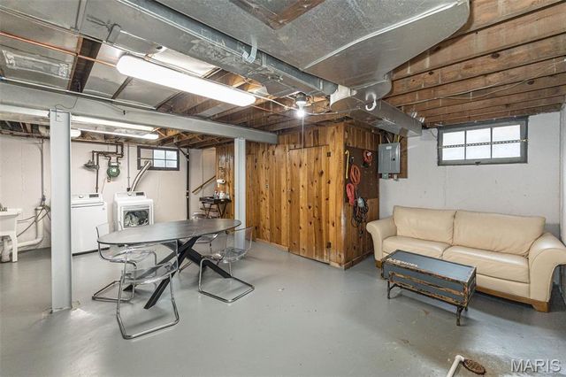 712 Francis Place, Clayton, MO 63105