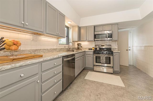 712 Francis Place, Clayton, MO 63105