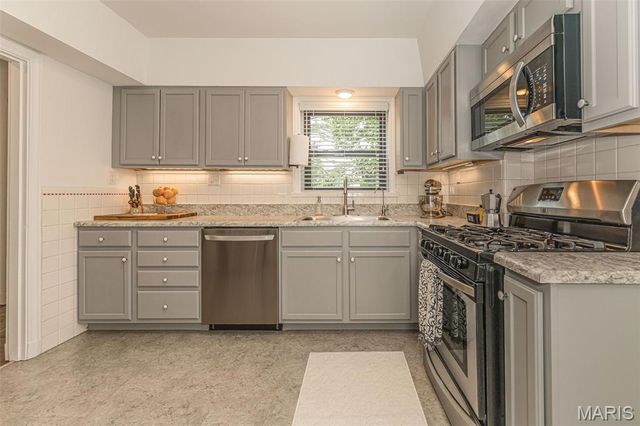 712 Francis Place, Clayton, MO 63105