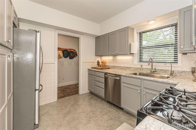 712 Francis Place, Clayton, MO 63105