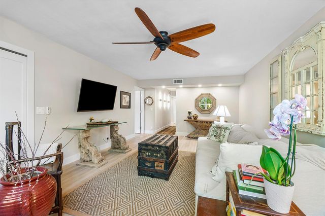 2805 SW 22nd Avenue Unit 104, Delray Beach, FL 33445
