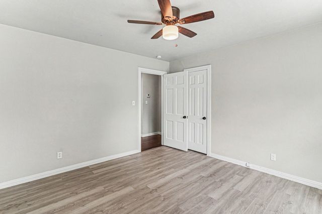 1108 E Robert Street, Fort Worth, TX 76104
