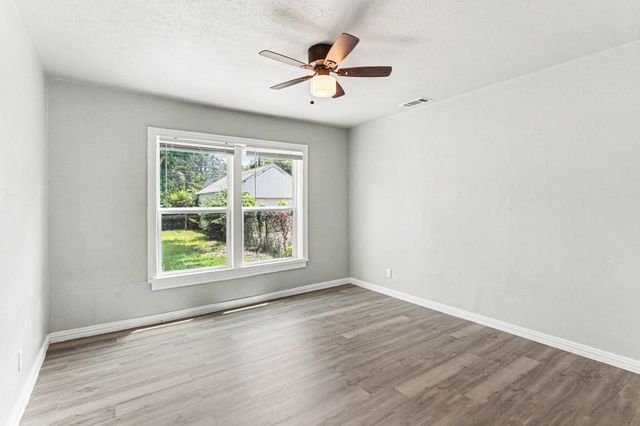 1108 E Robert Street, Fort Worth, TX 76104